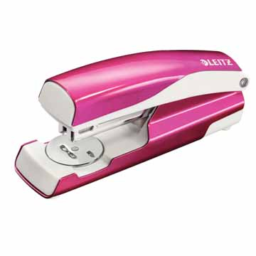 Leitz NeXXt WOW 5502 nietmachine, roze metallic, op blister